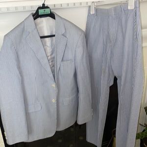 Boys IZOD Seersucker suit! Excellent condition!